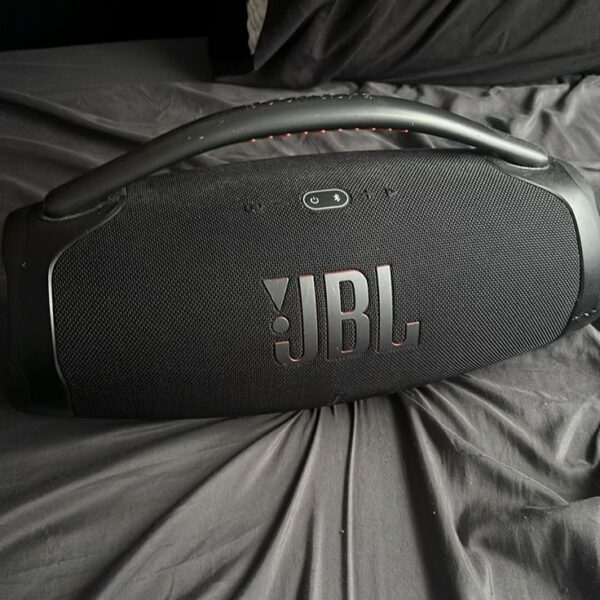 Parlante Bombox x3 JBL 1.1