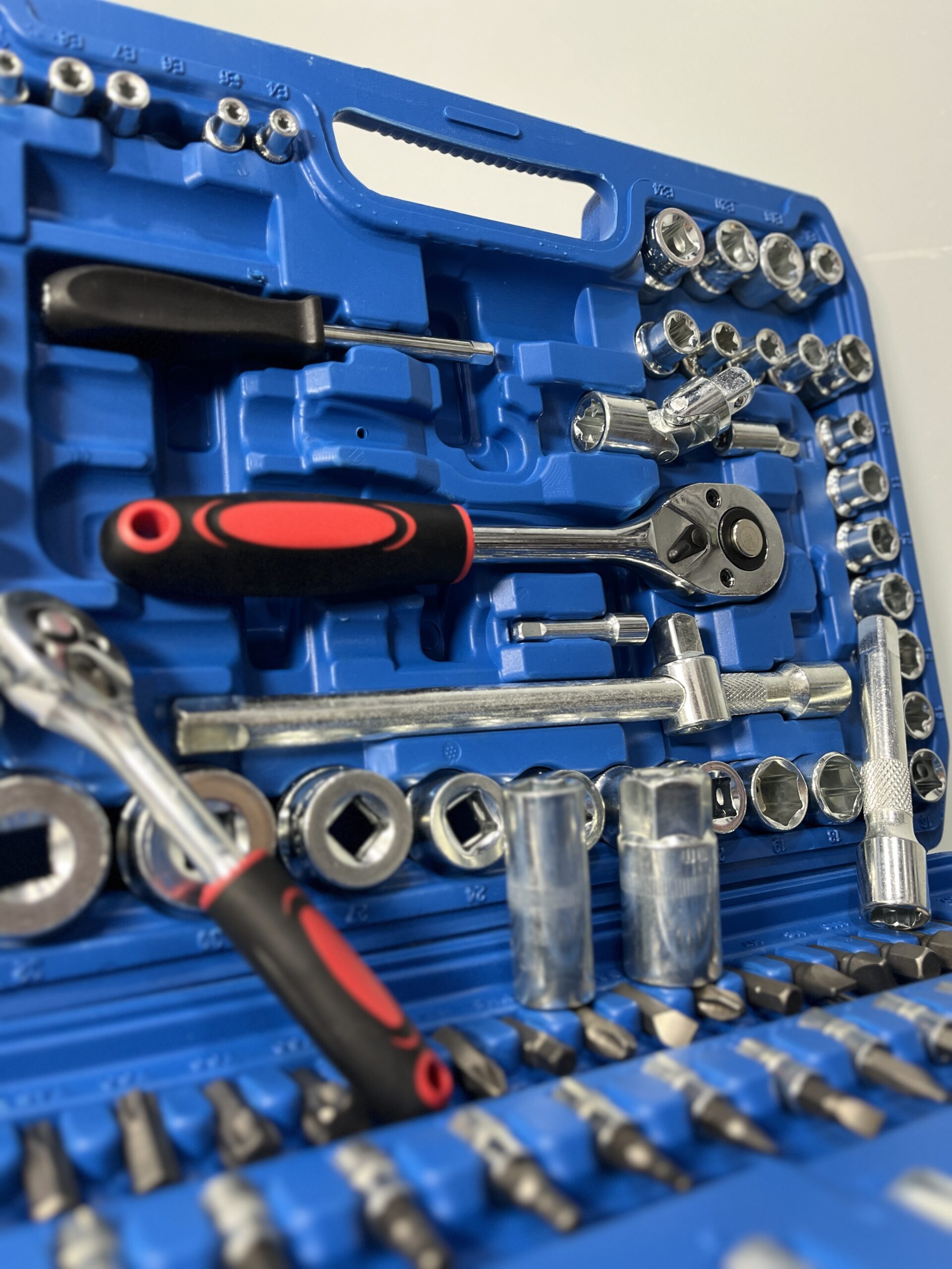 Kit Completo Herramientas Resistentes Profesional Con Maletín